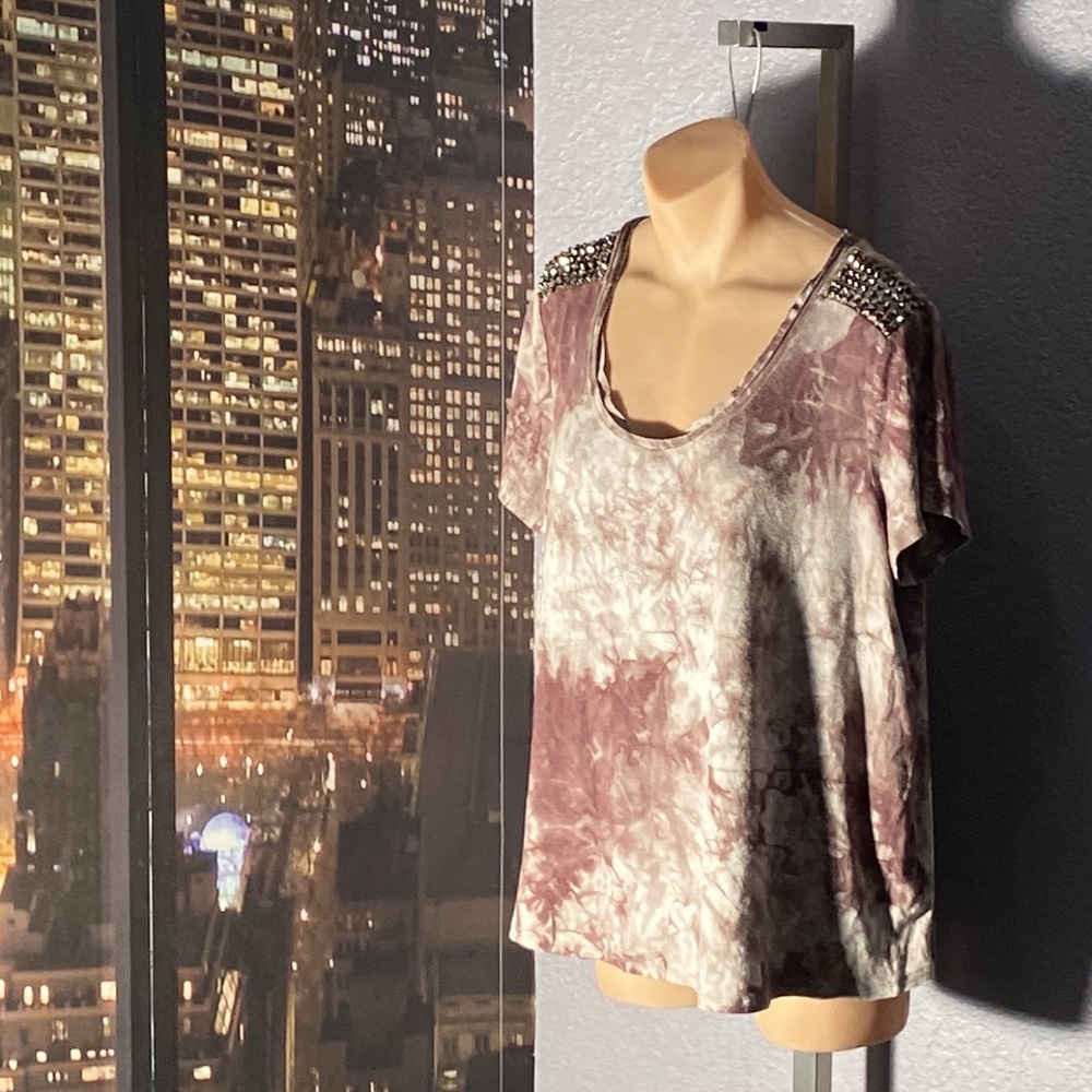 ROCK & REPUBLIC - tee: green tie dye s/s w gunmetal studded shoulder tops - XL - Picture 5 of 16